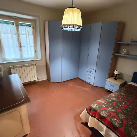 Cozy Near The Walls *